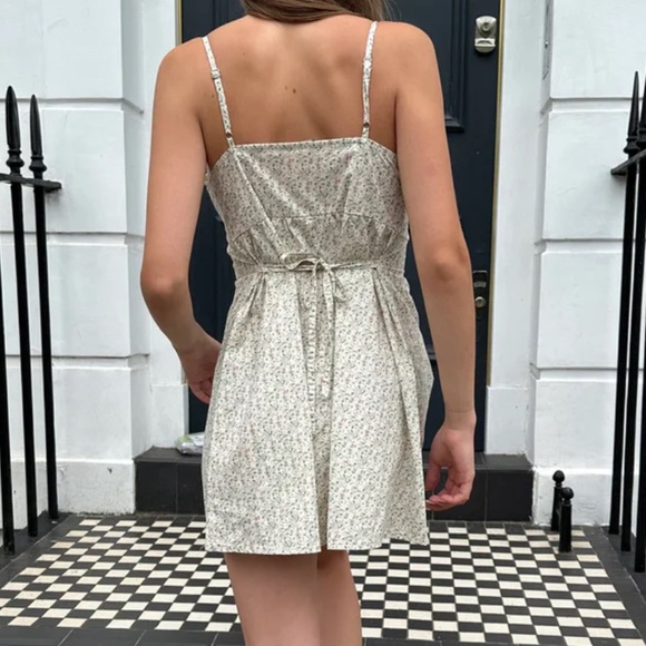 Brandy Melville Helene Dress - Picture 4 of 5